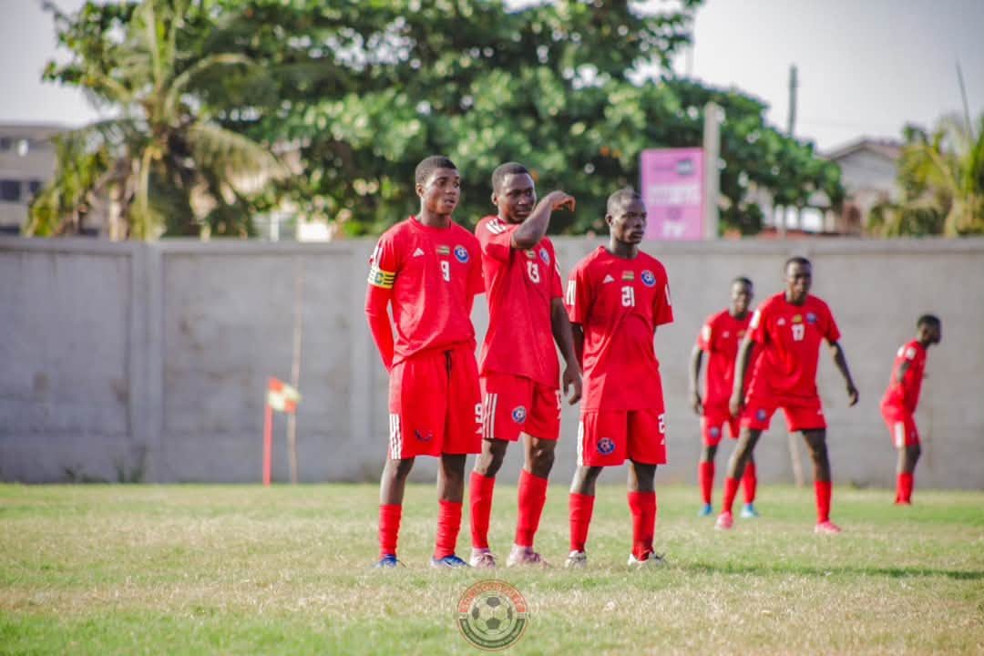 Les joueurs de Solingobou FC entrent sur le terrain