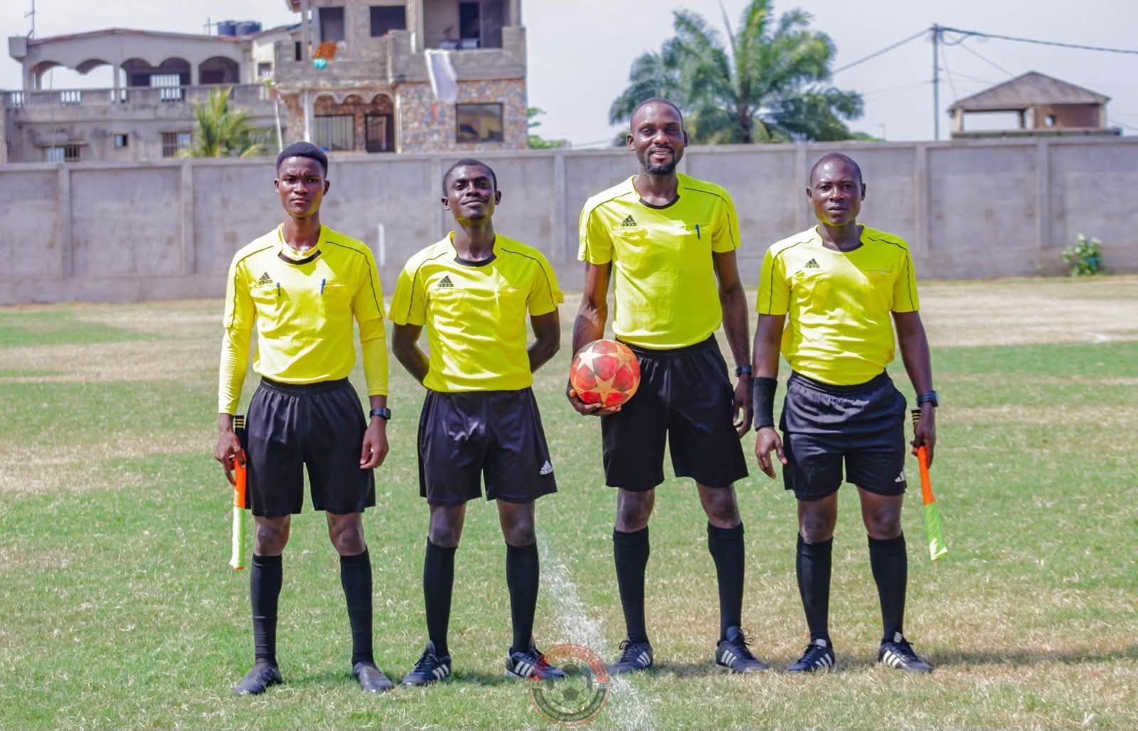 Les arbitres du match U17 face à l’Académie Swallows